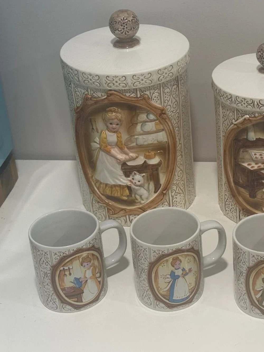 1975 Sears Pioneer Woman 3 Canisters + 4 Mugs Set - Original
